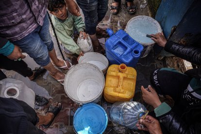 Punt de recollida d’aigua potable a Rafah, al sud de Gaza.