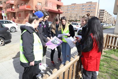 Gimcana ahir d’alumnes de l’Episcopal pel barri de Balàfia.