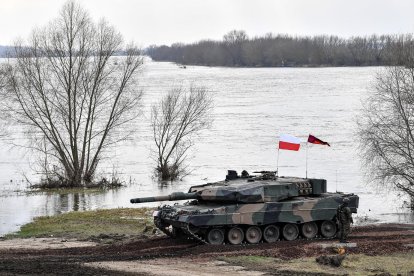 Imatge d’un carro de combat polonès, ahir durant unes maniobres de l’OTAN a Polònia.