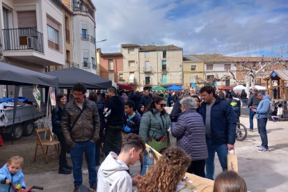 Unes 2.000 persones assisteixen a la fira d'artesania JocArt de Bovera