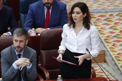 La presidenta madrilenya, la popular Isabel Díaz Ayuso, ahir a l’Assemblea de Madrid.