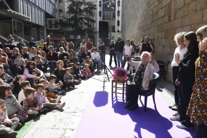 La dibuixant Roser Capdevila va ser el gran centre d’atracció de l’acte inaugural del Lletra Petita.