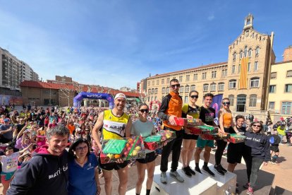 Imatge d’un dels podis, amb la resta de participants a la seua esquena.