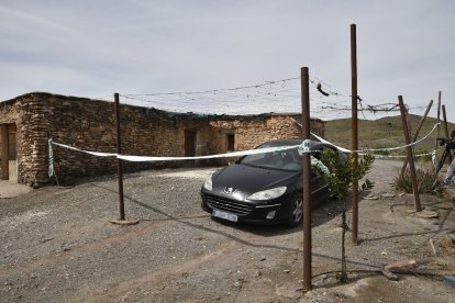 El mas d’Alboloduy on es va cometre el crim acordonat per la Guàrdia Civil.