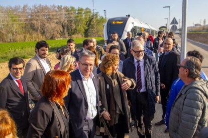 Les autoritats van arribar amb tren al nou baixador del polígon a les 9.08 hores.