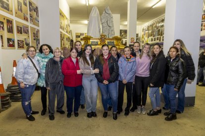 Les portants del pas de la Somereta de la Confraria de la Sagrada Família i Sant Cristòfol, del barri de Pardinyes.