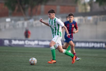 A l’esquerra, Aaron Velilles i, a la dreta, el seu germà Luis, jugant amb el Betis.