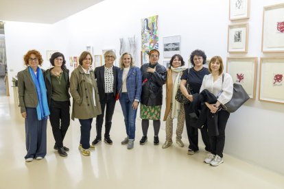 Algunes de les creadores participants en l’exposició ‘Art, Dones & Visualització’, ahir a Indecor.