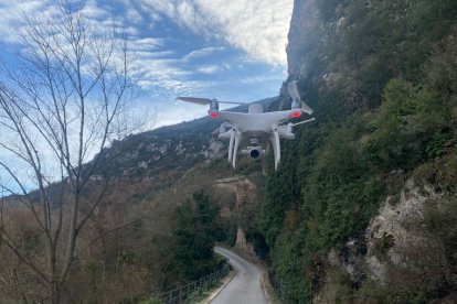 Imatge d’arxiu d’una inspecció amb drons al pendent.