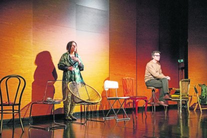 Teatre Verbatim va representar ‘A la deriva’ en la jornada ‘La bogeria i l’impacte dels ingressos psiquiàtrics’.