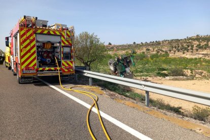 Hospitalitzat al xocar un tractor i un camió a la C-12 a Maials