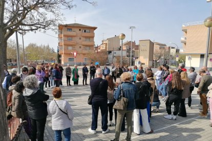 Els participants en el recorregut històric per Magraners.