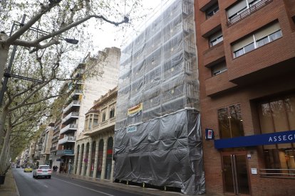 Preparen la demolició de l'edifici que va acollir la botiga d'Agustí Mestre