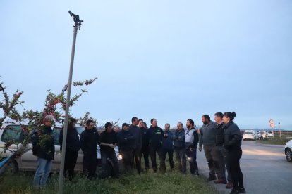 Alguns dels pagesos que patrullen pels camins d’Albesa per frenar els robatoris.