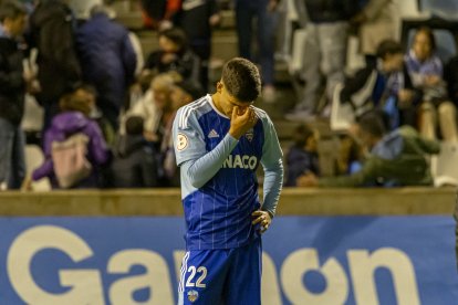 Javi Robles es lamenta al perdre diumenge contra el Sant Andreu.