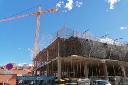 Un bloc en construcció al barri de Pardinyes.