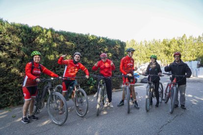 Alguns dels ciclistes del Club Esportiu Alba, de Tàrrega.