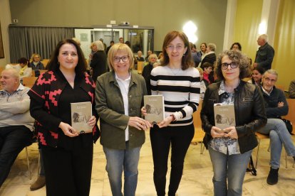 Anna Sàez; l’autora, Montse Sanjuan; Eulàlia Pagès i Teresa Ibars minuts abans de la presentació.