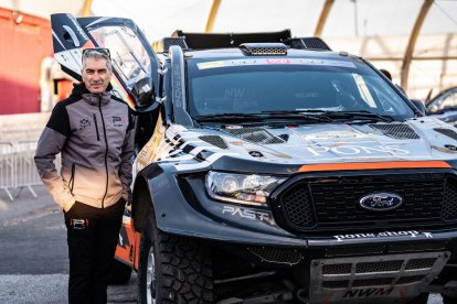 El pilot lleidatà Eduard Pons, amb el Ford Ranger amb el qual afronta el Ral·li de Portugal.