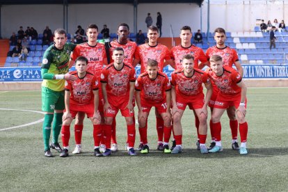 Formació inicial del Mollerussa en el partit de divendres passat a la Ràpita, que va ser suspès per insults als àrbitres.