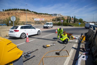 Les obres de millora del pont d’alta velocitat de l’N-II van obligar a tallar un carril en direcció a Lleida.