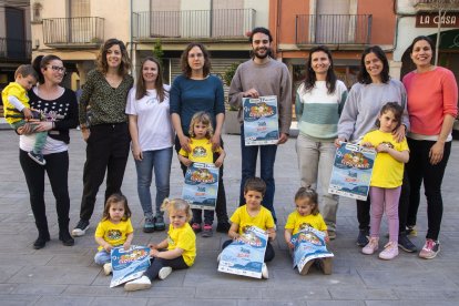 Presentació de Lo Closcamoll ahir a la plaça Major de Tàrrega.