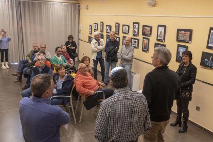 La biblioteca va inaugurar dimecres l’exposició ‘Sos Clima’.