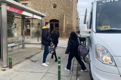 Imatge d’arxiu del bus a demanda en una de les rutes de la Segarra.