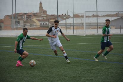 Fraile, de l’Alguaire, intenta mantenir la possessió davant la pressió del local Youssef.