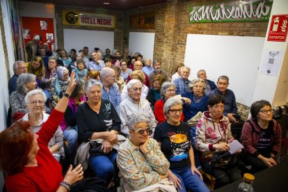 El debat va omplir l’aforament de la sala de l’Ateneu La Baula.