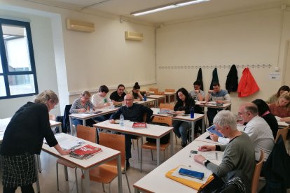 Una classe d’anglès de l’Institut de Llengües de la UdL en una aula del Rectorat.