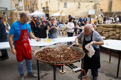 Més de 500 persones van participar en el dinar popular per la fira i el centenari.