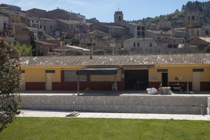 Imatge de la piscina en obres.