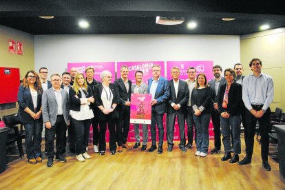 Representants federatius, institucionals i patrocinadors, entre aquests SEGRE, ahir durant la presentació del torneig al CT Lleida.