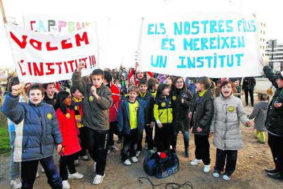 Manifestació veïnal per demanar l’institut de Cappont el 2010.