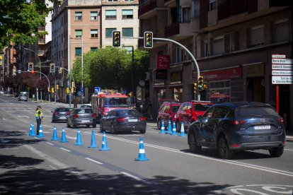 Bombers, tècnics del gas i Guàrdia Urbana van ser alertats ahir per l’olor de gas.