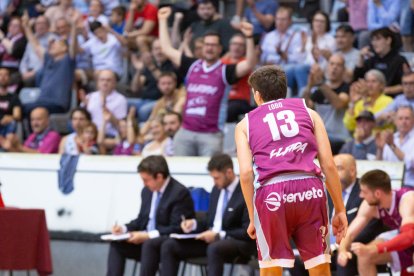 Lobo celebra una de les seues cistelles davant l’èxtasi dels aficionats.