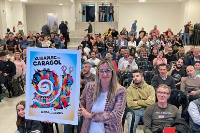 Presentació del cartell guanyador en l’assemblea de la Fecoll.