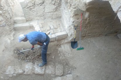 Els treballs que van deixar al descobert la torre militar al Molí Fariner de Torrebesses.