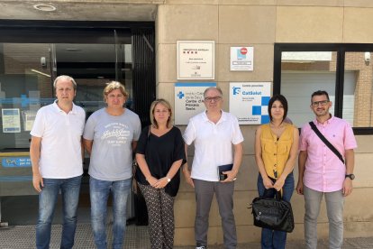 Alcaldes i edils del Baix Segre en la protesta de l’estiu passat.