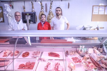 El Saül protagonitza a la Carnisseria Boté un dels escassos casos de relleu generacional del sector al Pallars.