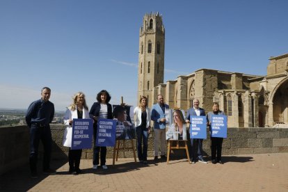 Junts va presentar els cartells al Baluart de la Reina de la Seu Vella.