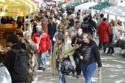 Las paradas de libros repetirán en la rambla Ferran y avenida Francesc Macià