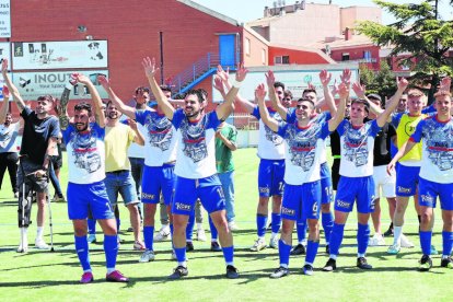 Jugadors del Mollerussa celebren la victòria davant del Girona B diumenge passat.