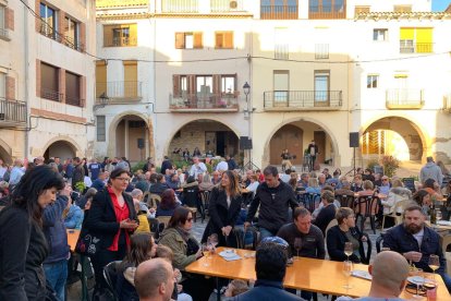 La plaça de l’Albi es va omplir d’assistents per degustar diferents caldos de la comarca i altres zones productores.