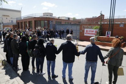 Foto de l’homenatge que van fer dimarts funcionaris de presons a la seua companya assassinada.