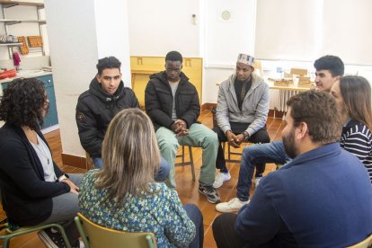 Presenten un projecte per millorar el benestar emocional dels joves