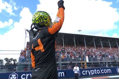 Norris celebra el triomf a la recta del circuit de Miami.