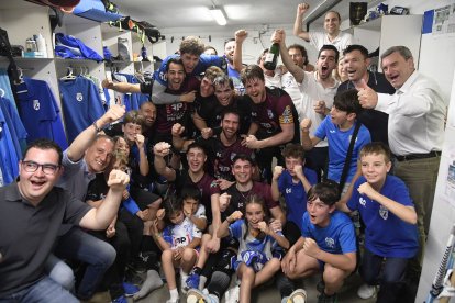 Tota la família del Finques Prats Lleida va celebrar l’èxit.