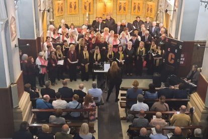 El segon concert del cicle ‘Segrià corals’ va omplir diumenge l’església de Sant Bartomeu d’Alpicat.